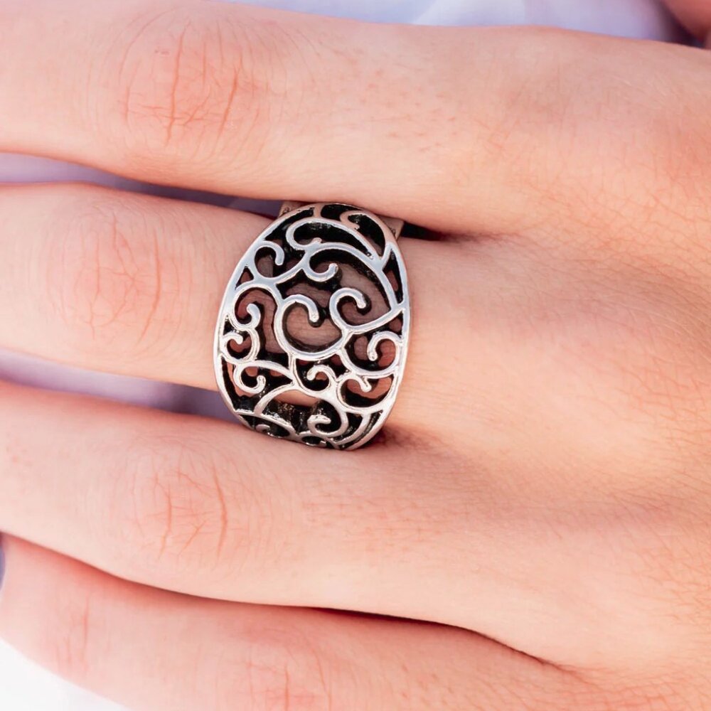 Paparazzi Jewelry Accessories - Dreamy Date Night - Silver Ring - Vintage